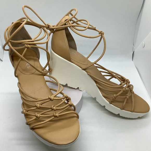 CHARLES BY CHARLES DAVID STRAPPY SANDALS - Picture 10 of 10